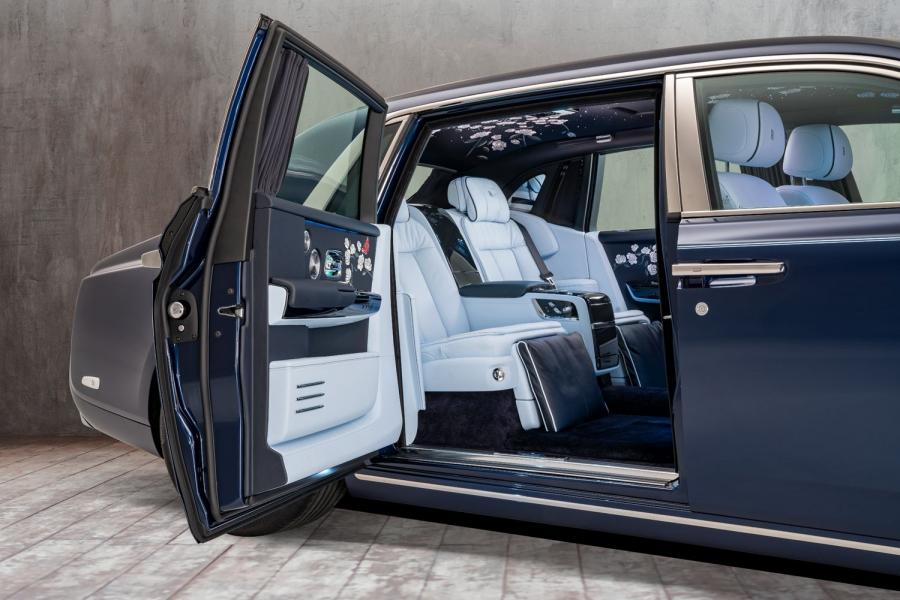  Rolls-Royce Phantom Bespoke the Million Stitch 2019 года  (фото 3 из 9)